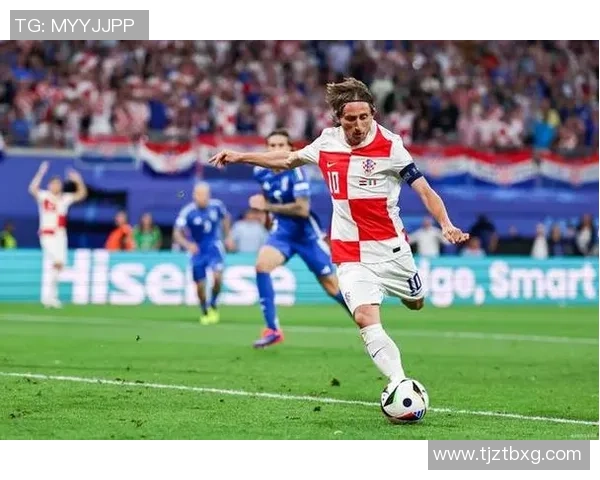 足球明星在场上灵活跑动却保持头部稳定的技巧分析与训练方法探讨 足球明星在场上灵活跑动却保持头部稳定的技巧分析与训练方法探讨